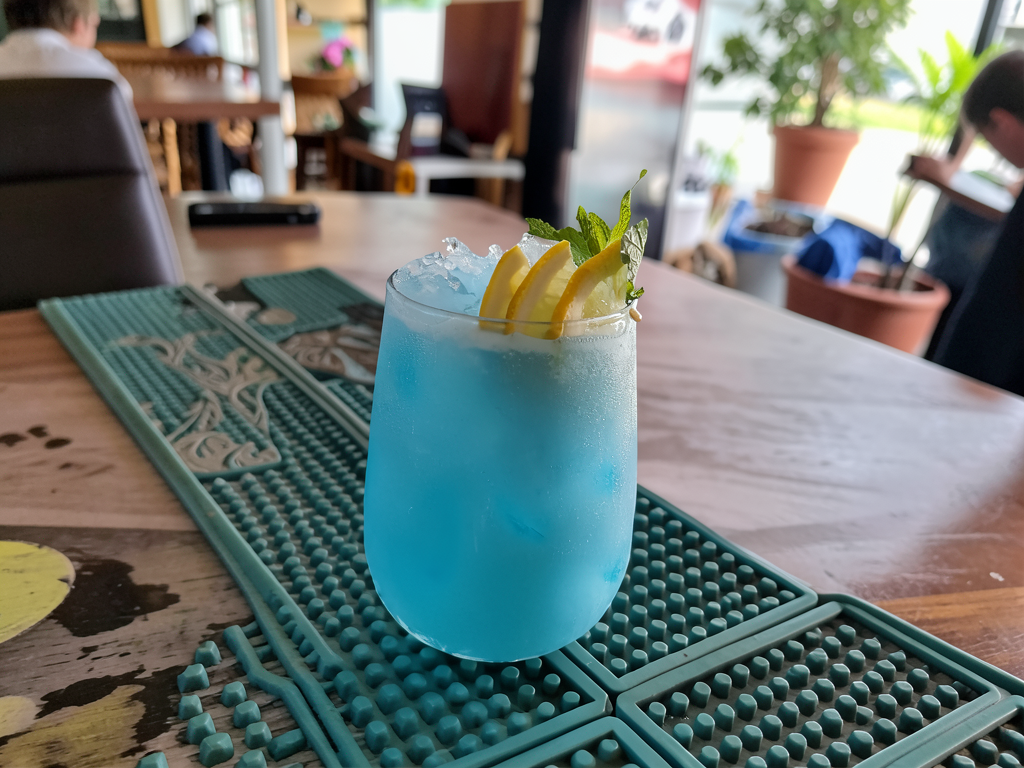 Cocktail azul refrescante
